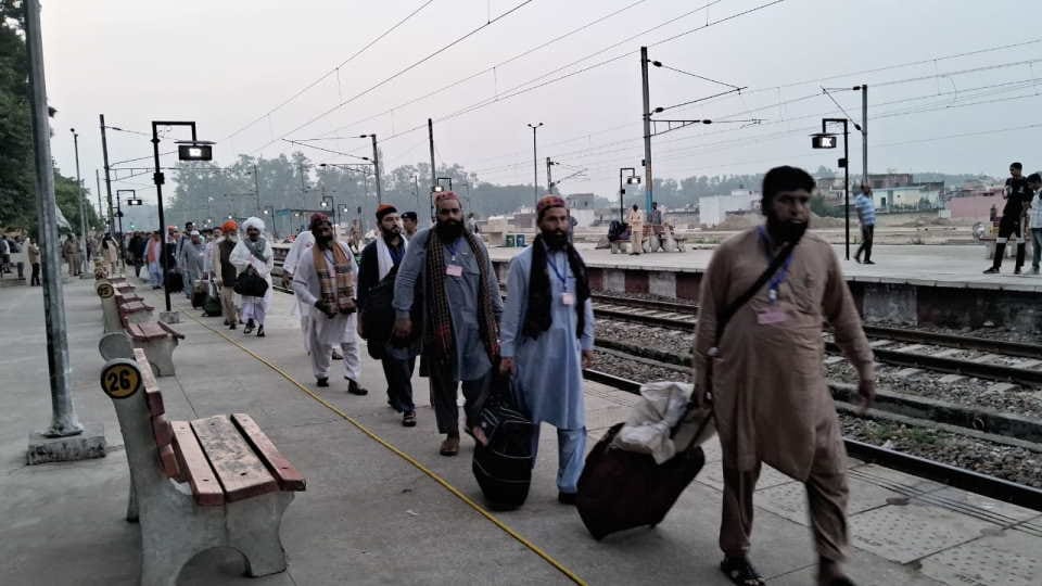 Urs 2023 Group of 107 Pakistani pilgrims reach Roorkee piran Kaliyar amid tight security