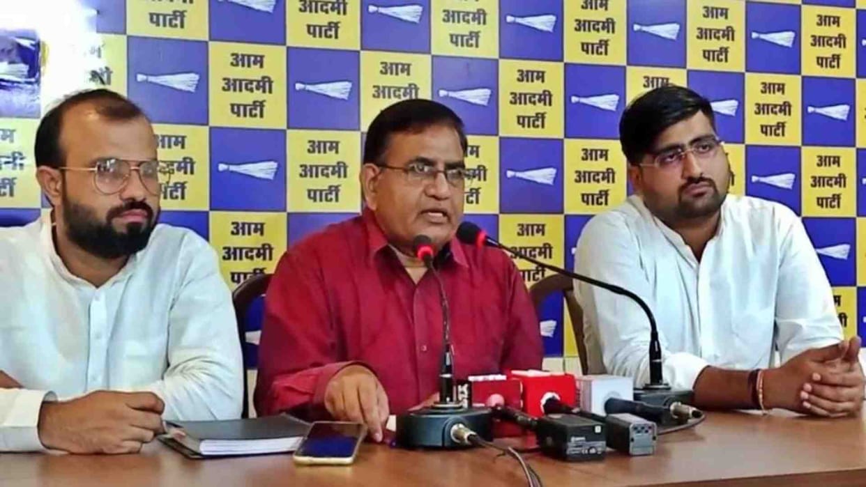 Aam Aadmi Party spokesperson Yogendra Gupta said that PM has gone with the guarantee of statements.