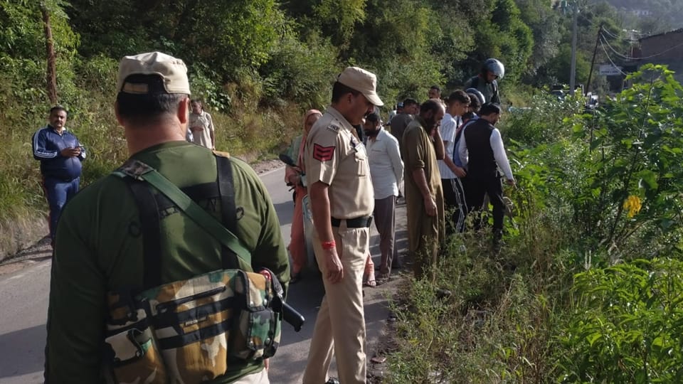jammu kashmir news: police personnel spo found dead on poonch mandi road
