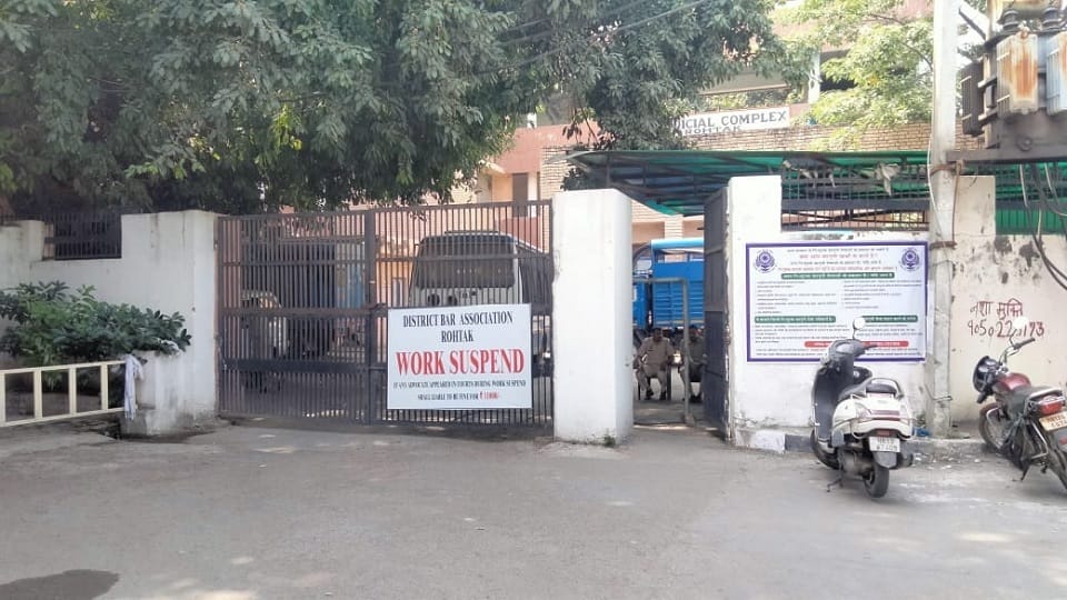 Lawyer beaten up in Punjab, Work suspended in Rohtak district court, work affected, people returning