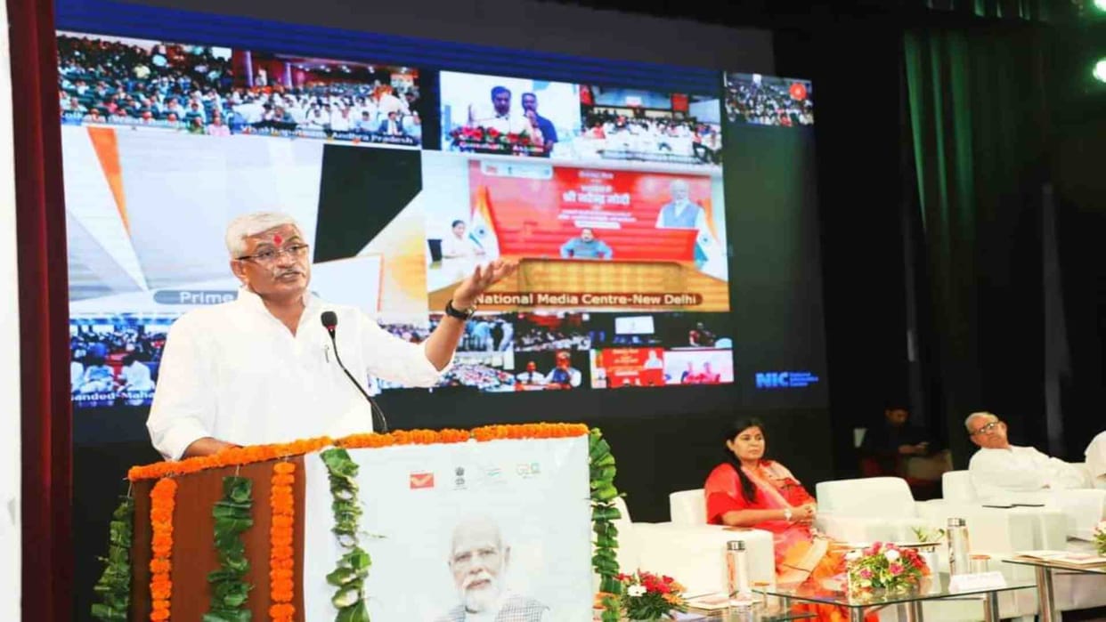 Minister Shekhawat addressed the employment fair in Jaipur
