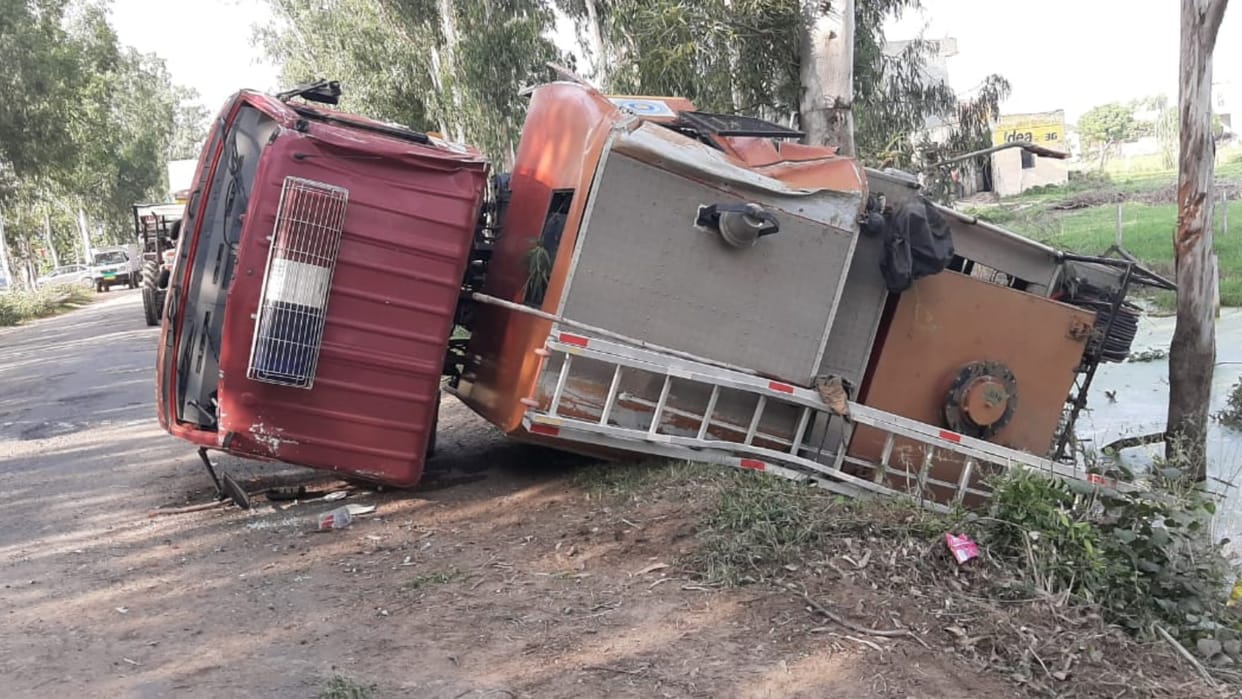Haryana: Fire brigade traveling in Governor's convoy overturned