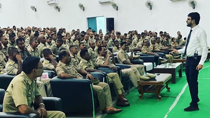 Sitapur: sub inspectors training on negotiation policing.