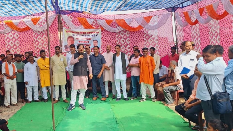 Varun Gandhi interacted with the public in Pilibhit