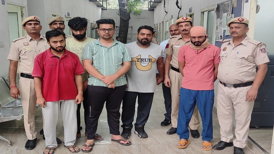 Delhi: Five arrested including two engineers who cheated Rs 5 crore every day