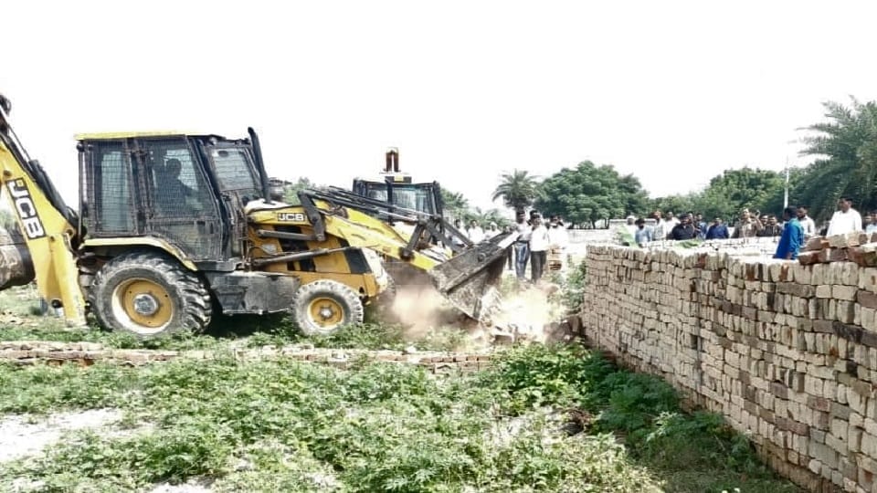 Encroachment removed from land worth Rs 6 crore in Khodna Khurd Greater Noida