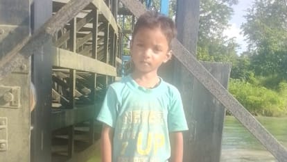 A controlled tempo hits a child playing on the roadside he dies