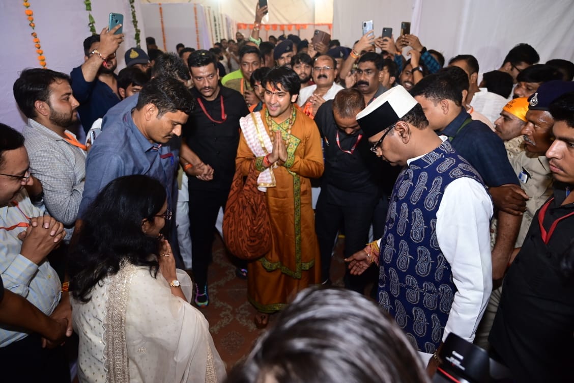 Hanuman Katha in Bhopal, Dhirendra Shastri said - One who is a devotee of Hanuman gets the kingdom.