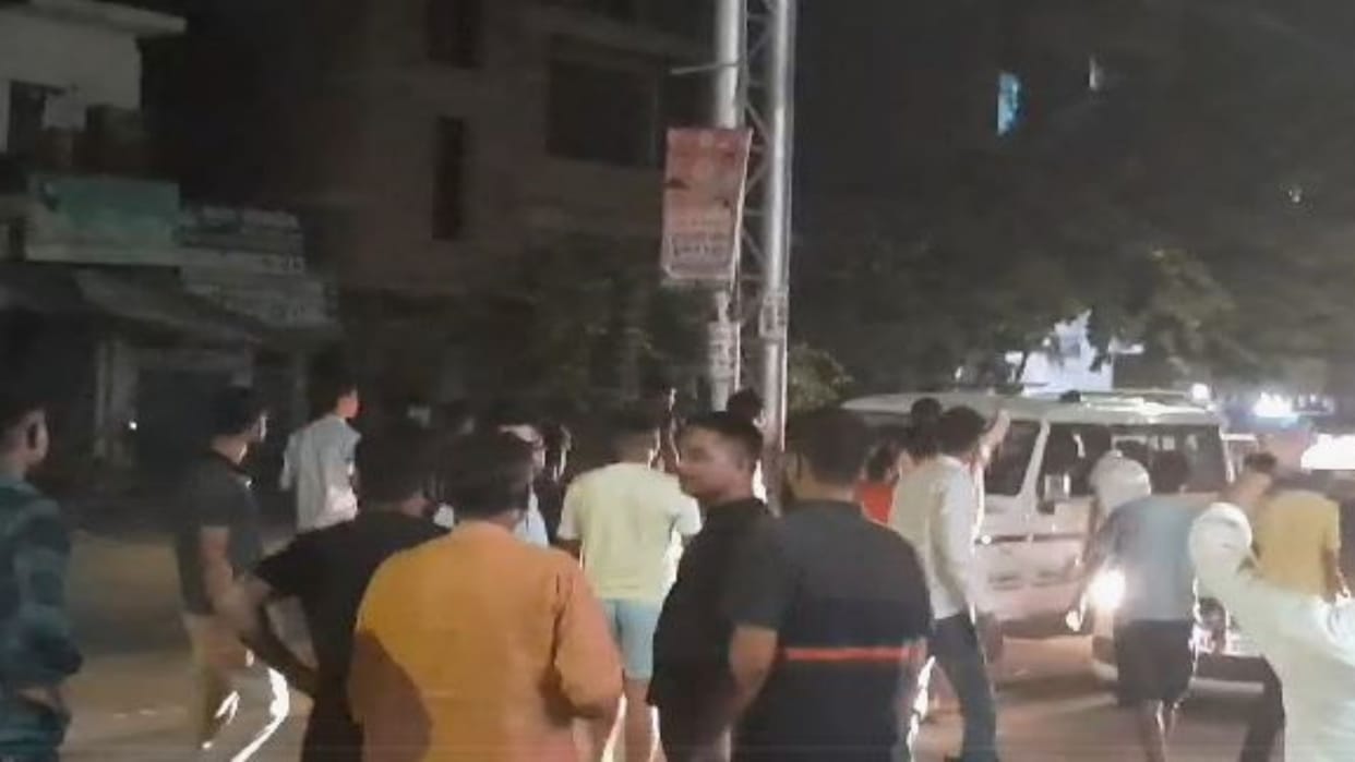 Dholpur People got angry over problem of waterlogging in colonies surrounded Collectorate office
