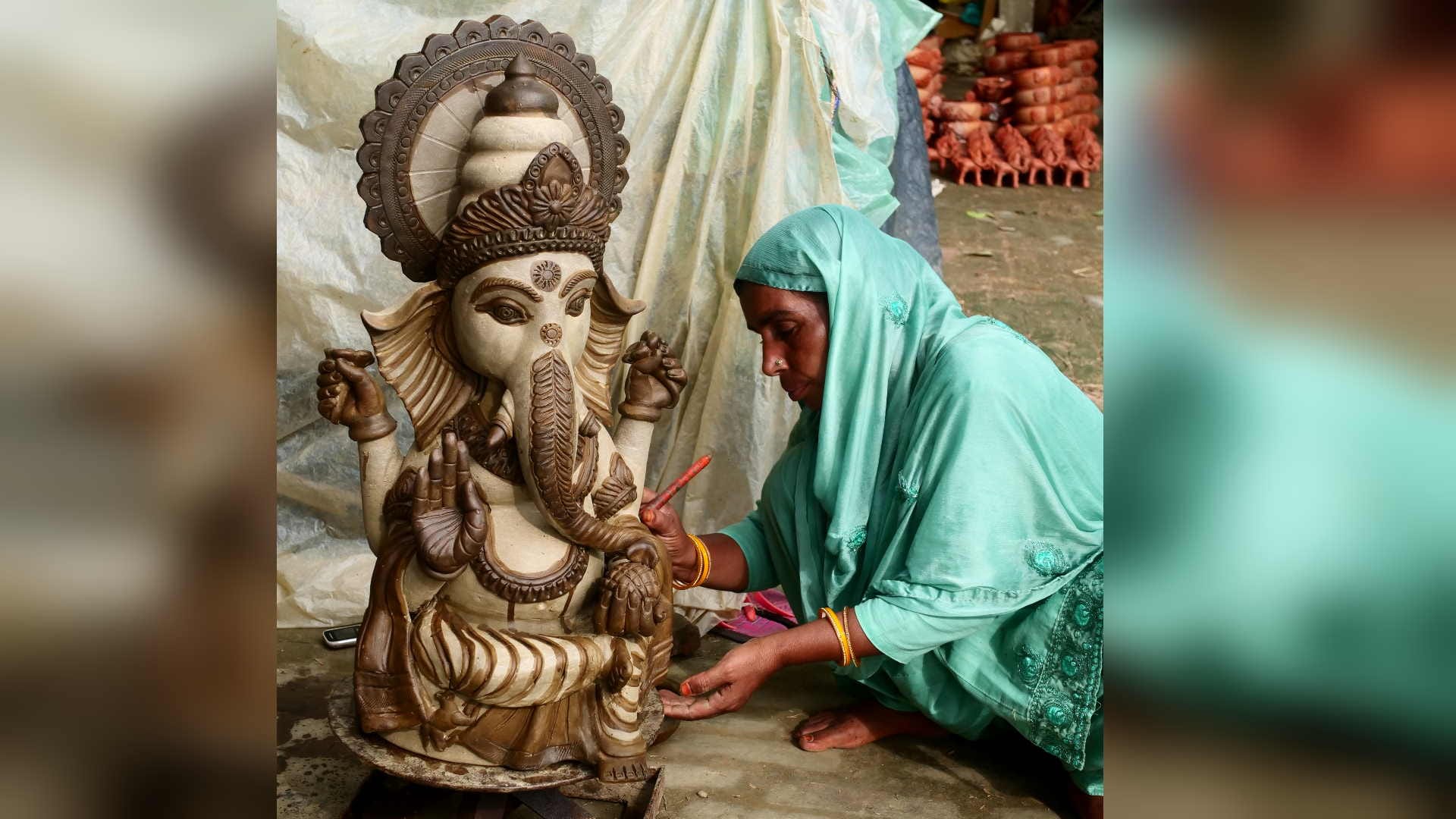 People from 20 families of Aurangabad village make terracotta idols