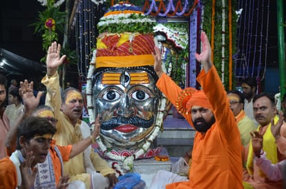 Baba Latbhairav's wedding ceremony Baba's Tilakotsav took place after the city tour, youth danced in the band