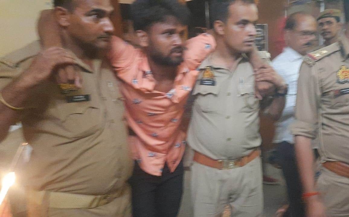 Hurt by molestation, the girl tried to commit suicide, the accused tried to run away, injured by bullet