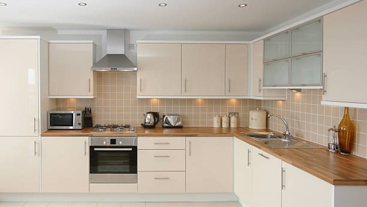 Vastu Tips For Kitchen in hindi right Direction for Gas Stove water window and door in kitchen
