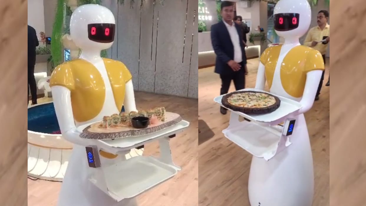 Robot is working as waiter in a restaurent in Lucknow.