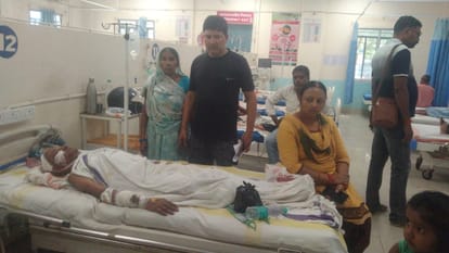 Bihar: दंपति को बंधक बना बदमाशों ने की मारपीट और लूटपाट; पुलिस ने कार्रवाई नहीं की तो फिर से घर में घुसकर पीटा Miscreants assaulted and looted couple as hostage in Nalanda; Police did not take action on FIR