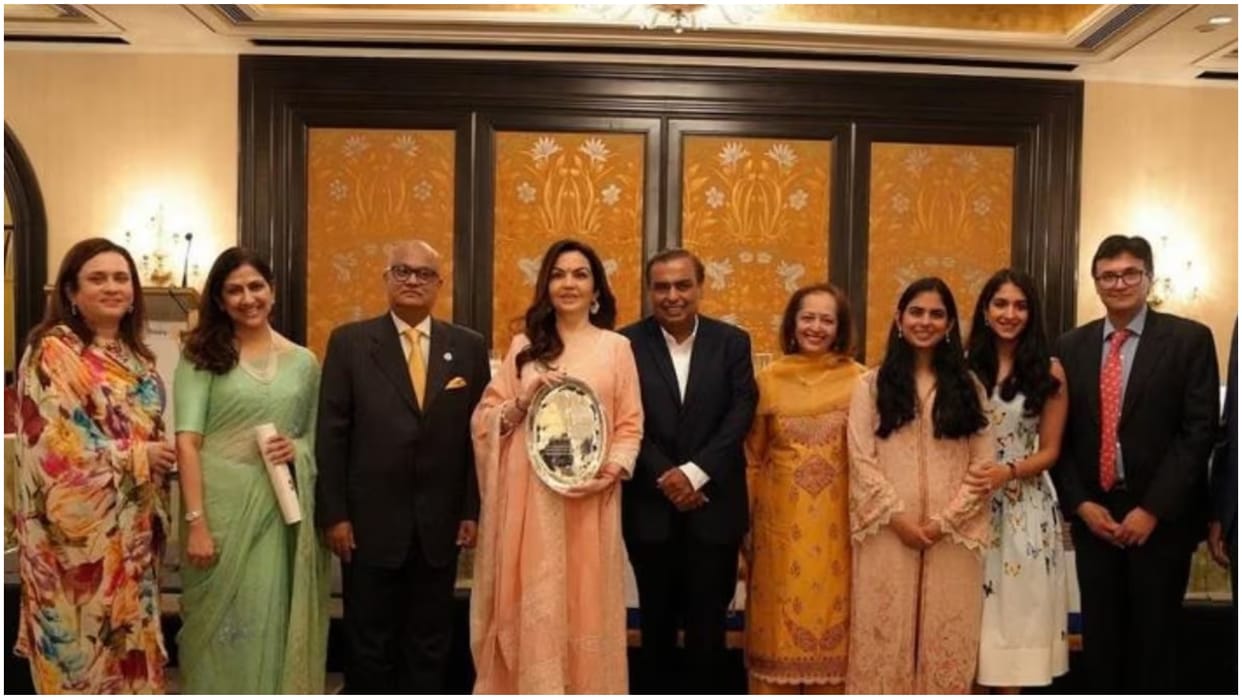 Maharashtra Nita Ambani receives citizen of mumbai from rotary club of bombay