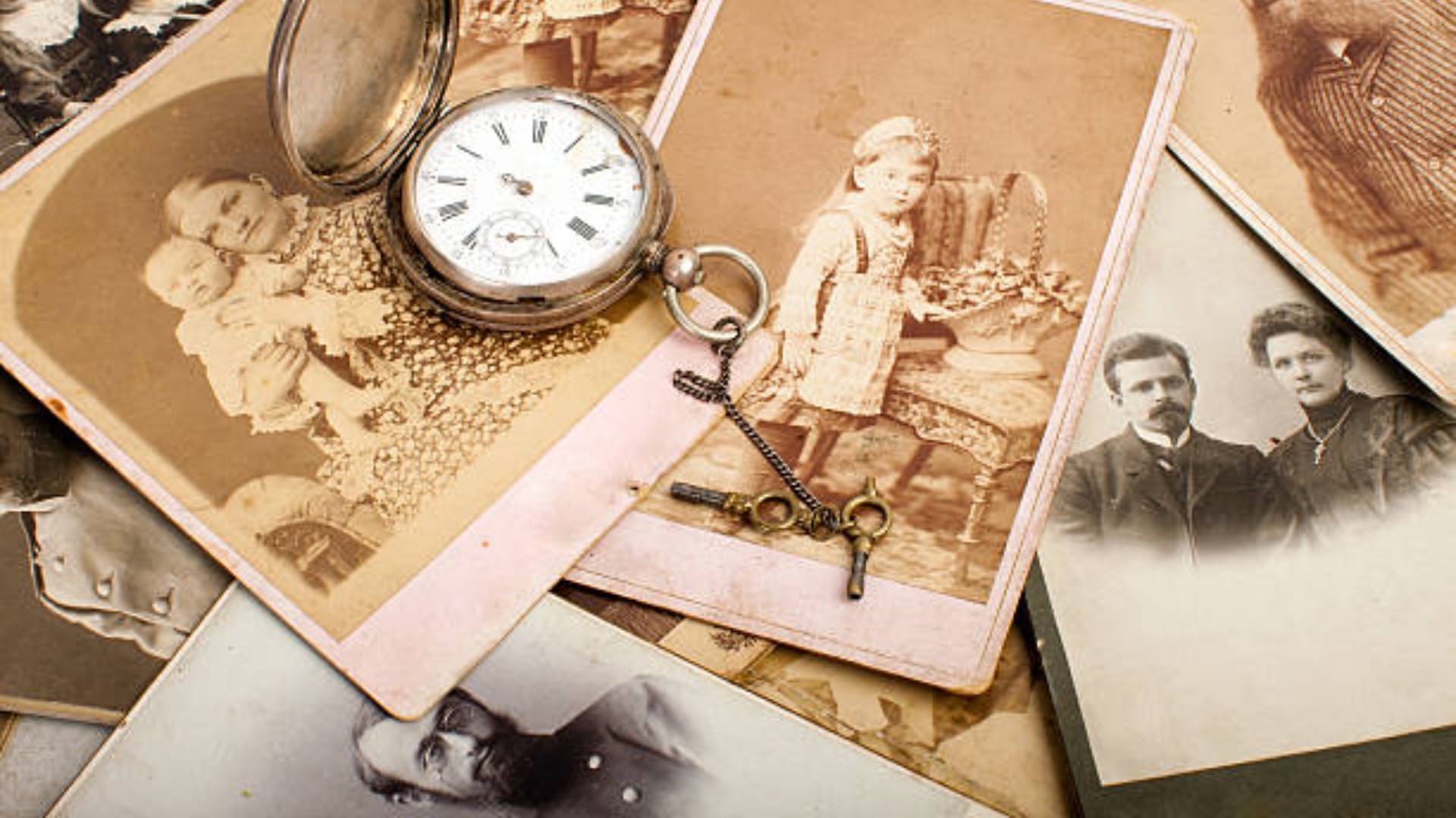 Pitru Paksha 2023 Vastu Tips Pictures Of Ancestors Should Not Be Placed In These Places In House