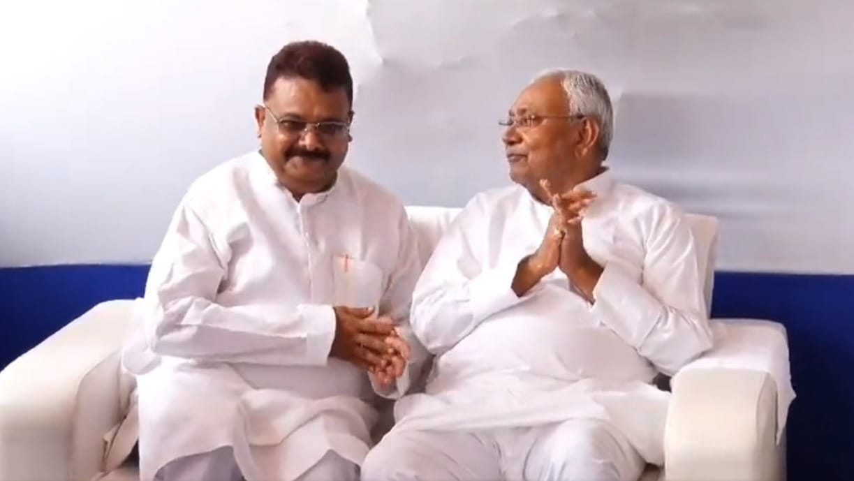 Before JDU state general secretary joins bjp party, CM Nitish Kumar near and dear ex mlc ranveer nandan resign