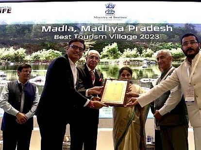 Good News: टूरिज्म विलेज कॉम्पीटिशन में MP ने जीते दो अवॉर्ड, पन्ना के मडला को स्वर्ण, सीधी के खोखरा को कांस्य MP won two awards in Tourism Village Competition, Panna's Madla got gold, Sidhi's Khokhra got bronze.