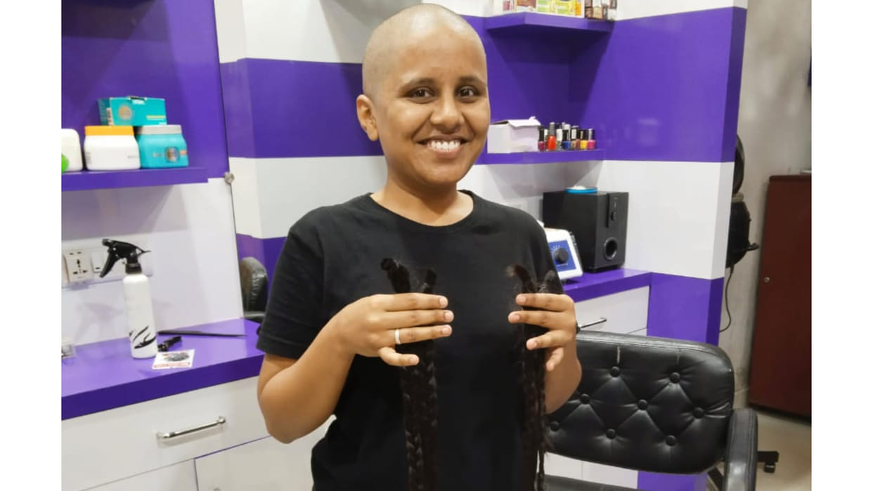 MP News: Seeing the problems of cancer victims on the day of Uttam Tyag, NIT student donated her hair.