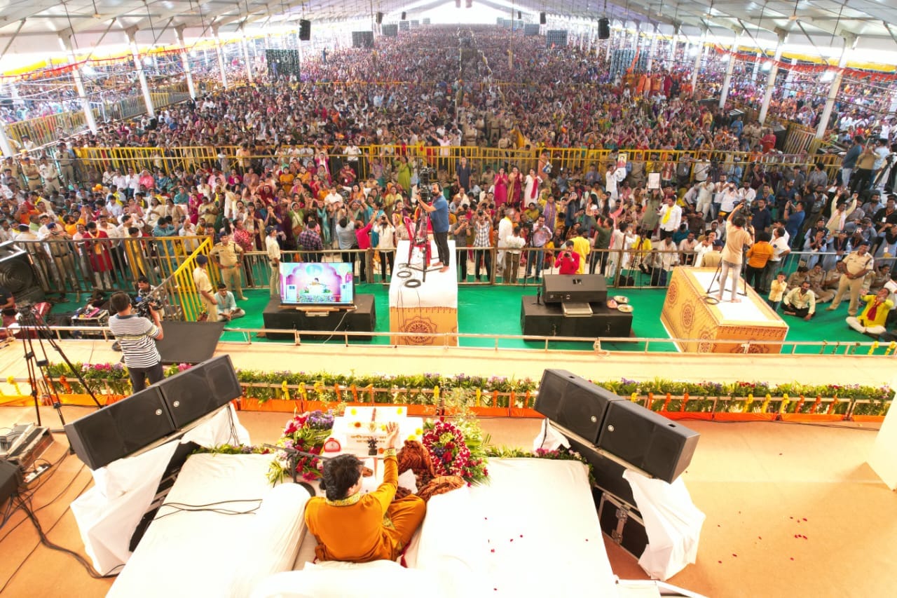 Hanuman Katha in Bhopal, Dhirendra Shastri said - One who is a devotee of Hanuman gets the kingdom.