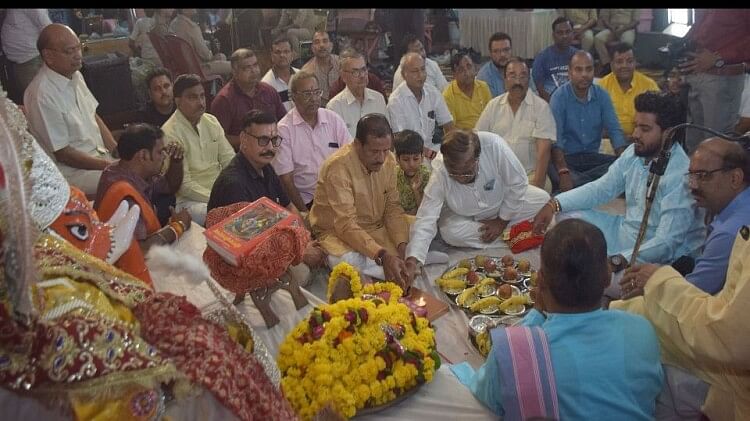 आगरा: उत्तर भारत की प्रसिद्ध रामलीला शुरू, पहले दिन हुआ गणपति और मुकुट पूजन