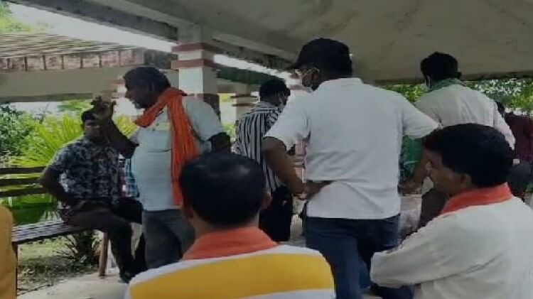 पोस्टमार्टम हाउस का हाल बेहाल: धमतरी में अस्पताल के बाहर हुआ महिला के शव का पोस्टमार्टम, अधिकारी अनजान