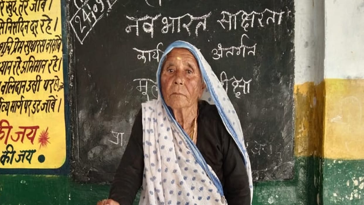 81 year old woman from Brasinghpura village of Jhansi is studying newly literate test