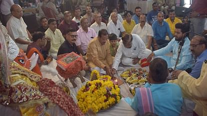 Agra Famous Ramlila Event begins Ganpati and crown worship took place on the first day