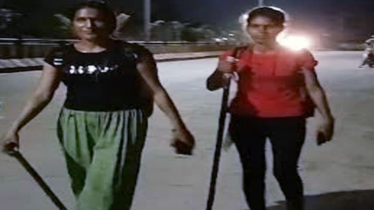 Baba Mahakal These girls will reach Baba Mahakal on foot from Kashi Vishwanath in Ujjain
