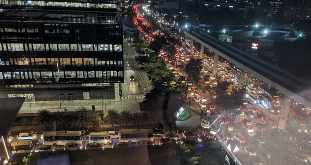 Bengaluru saw unusual traffic jam commuters stranded on roads for nearly four hours