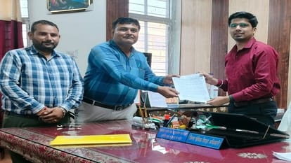 Hathras News: पेंशन रथ यात्रा पहुंचेगी 30 सितंबर को, फिरोजाबाद से हाथरस आएगी Pension Rath Yatra will come to Hathras on 30th September