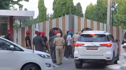 Punjab Congress delegation arrive at the residence of Punjab Governor Banwarilal Purohit