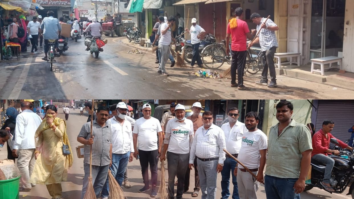 Damoh Municipality employees swept streets city covered with filth due to strike by sanitation workers