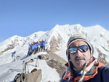 Uttarakhand News SSB Team hoisted tricolour on Rudragaira mountain peak