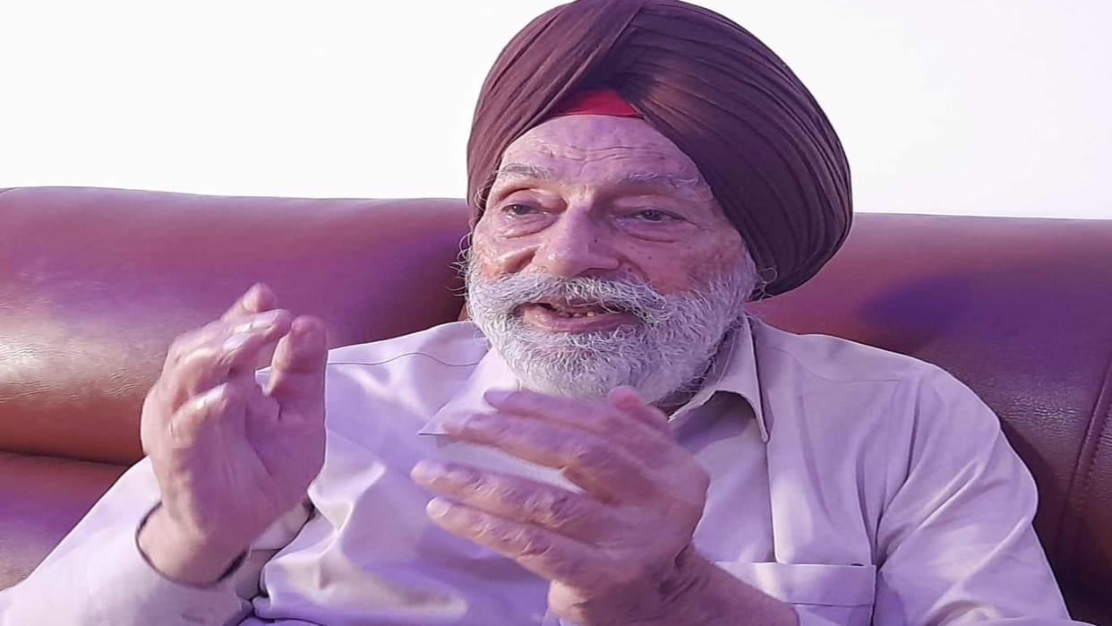 UP founder of Shri Guru Singh Sabha meets CM yogi in gorakhpur