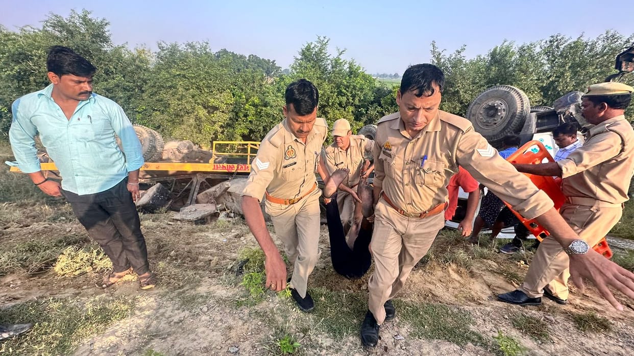 Kanpur Accident, Speeding trolley crashes on expressway, breaks divider and falls down, two died