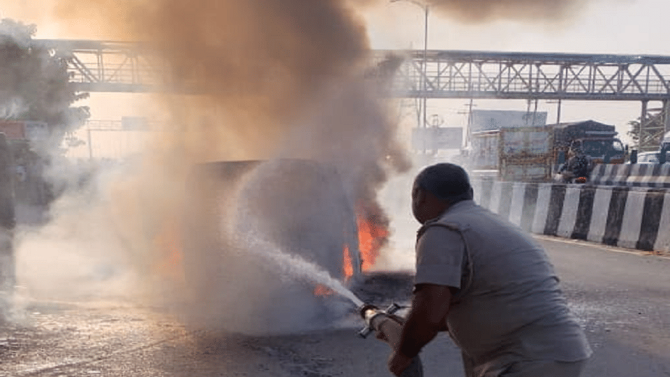car suddenly caught fire near Rama Hospital on NH-9 pilakhuwa
