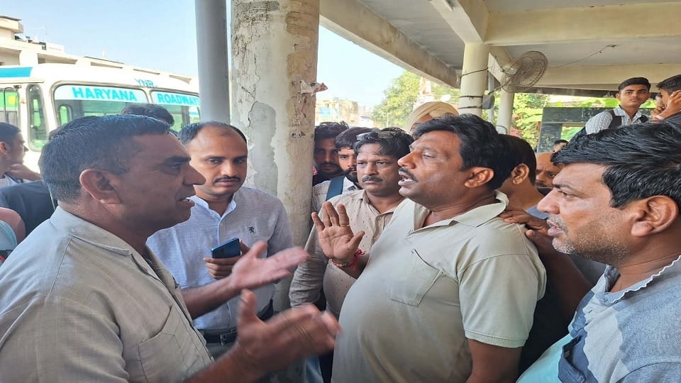 Uproar at Yamunanagar bus stand, People angry over change of bus route