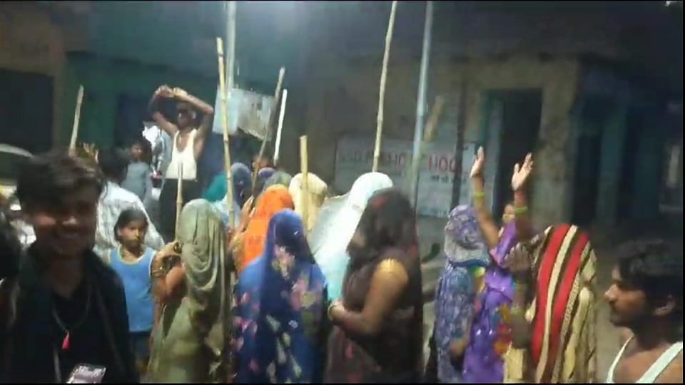 Women took out Lath Yatra