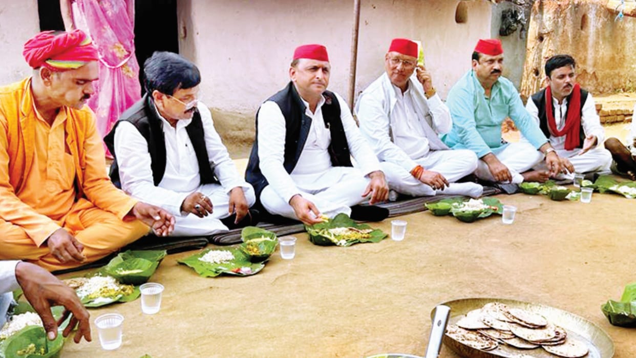 Akhilesh Yadav said: Big potential for SP in Madhya Pradesh, SP chief had food in tribal house