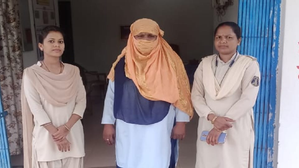 पुलिस की गिरफ्त में आरोपी महिला