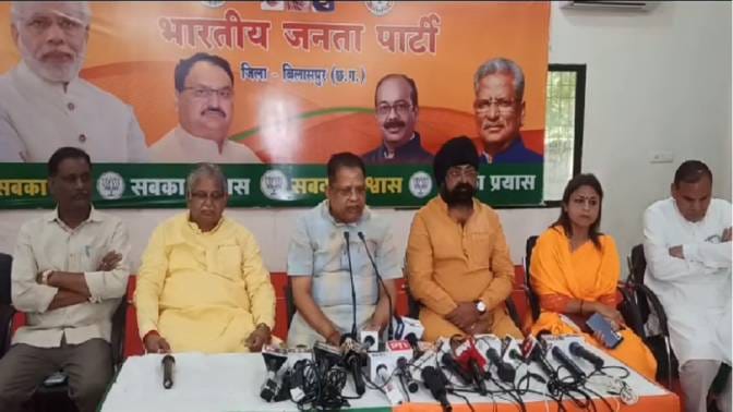 प्रेस वार्ता में अमर अग्रवाल, पूर्व मंत्री, छत्तीसगढ़
