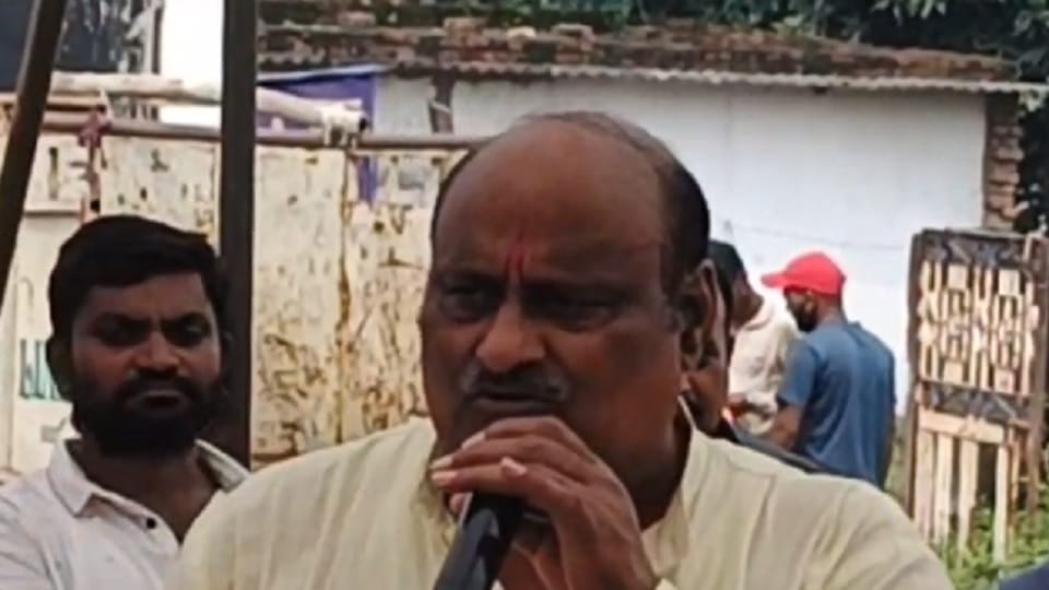 Revenue Minister Jaisingh Agrawal attended the lease distribution ceremony