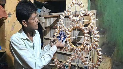 Shri Mankameshwar Nath will wear three feet high crown made by hands in Agra