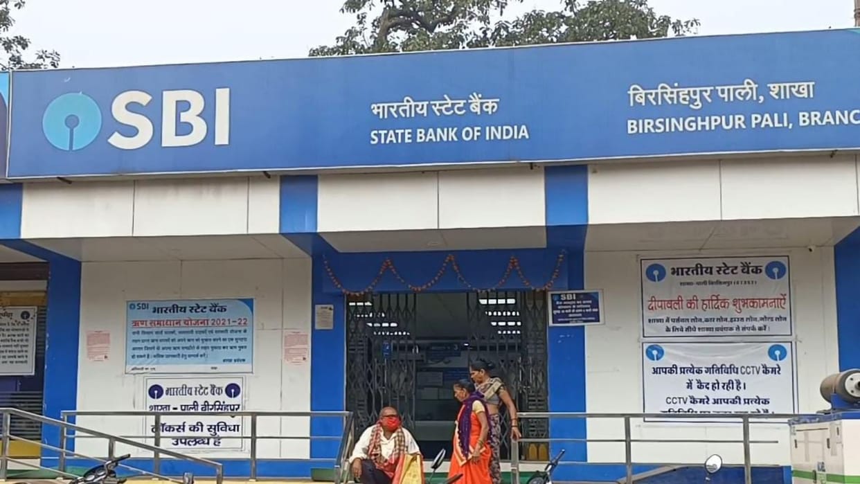 Umaria News Fixed deposit worth Rs 3 lakh burgled victim complains to police