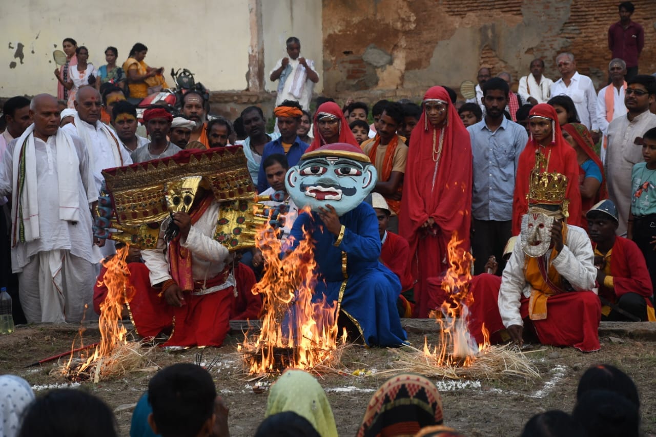 Grand beginning of world famous Ramnagar ki Ramlila people emotional with supernatural image of Shri Hari