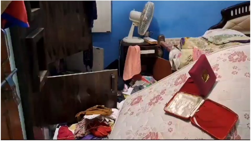 Veerangana house stolen in Jhunjhunu thieves took away Rs 9.87 lakh and jewelery worth 10 lakh
