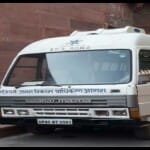 ताजमहल पर खटारा एंबुलेंस
