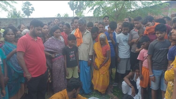 Bihar: दिनदहाड़े किसान की हत्या, मॉर्निंग वॉक पर निकले थे, अपराधियों ने खदेड़कर मारी गोली; विरोध में बवाल